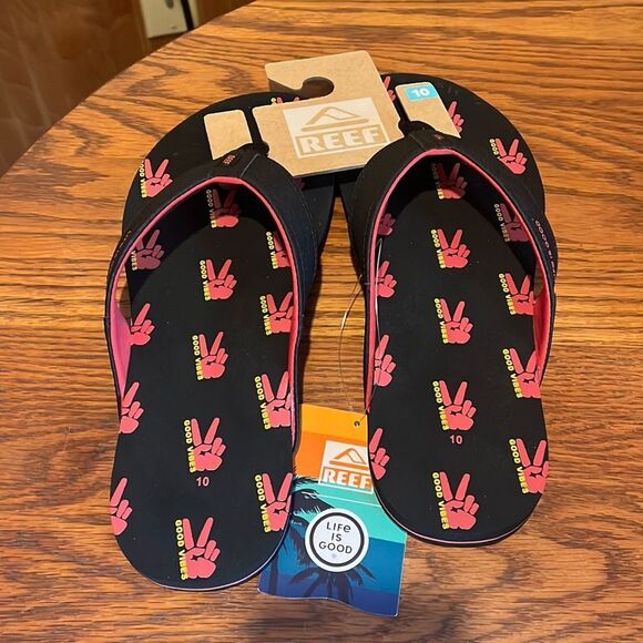 NWT Life is Good flip flops - Picture 1 of 4